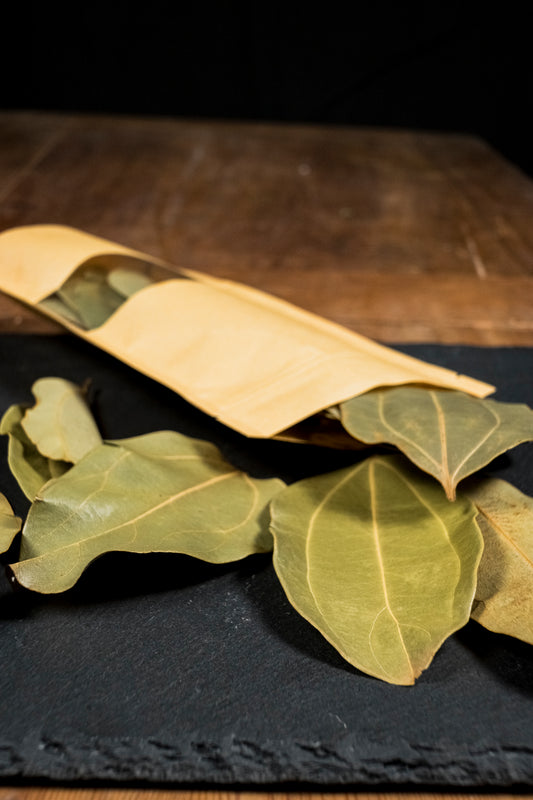 Feuilles de cannelle séchées