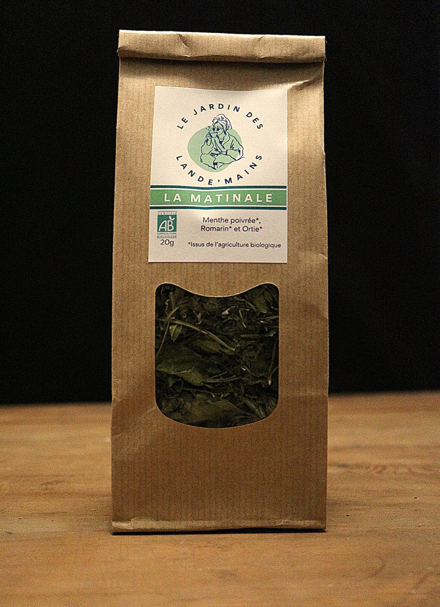 Sachet de tisane de plantes aromatiques cultivées en Normandie par le jardin des lande'mains en agriculture biologique, menthe poivrée, romarin, ortie