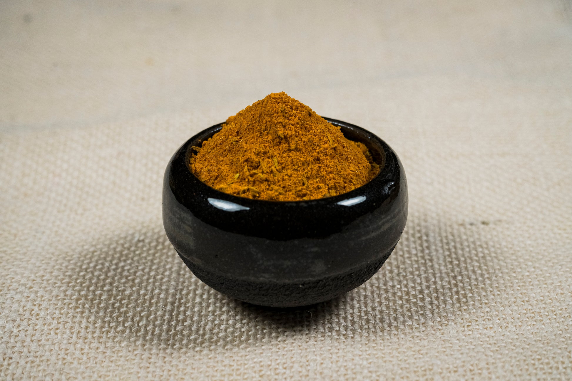 Curry indien moulu -  coriandre, curcuma, cannelle, gingembre, cumin, poivre noir, muscade, piment.